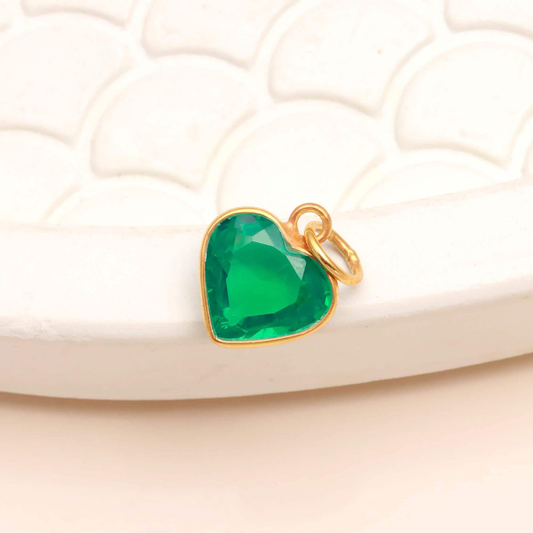 14K Gold Heart Shape Lab Emerald Charm Pendant | Bezel Set Charm | Minimal Elegant Jewelry | Vintage Pendant | Gift For Her | Small Charm — 1