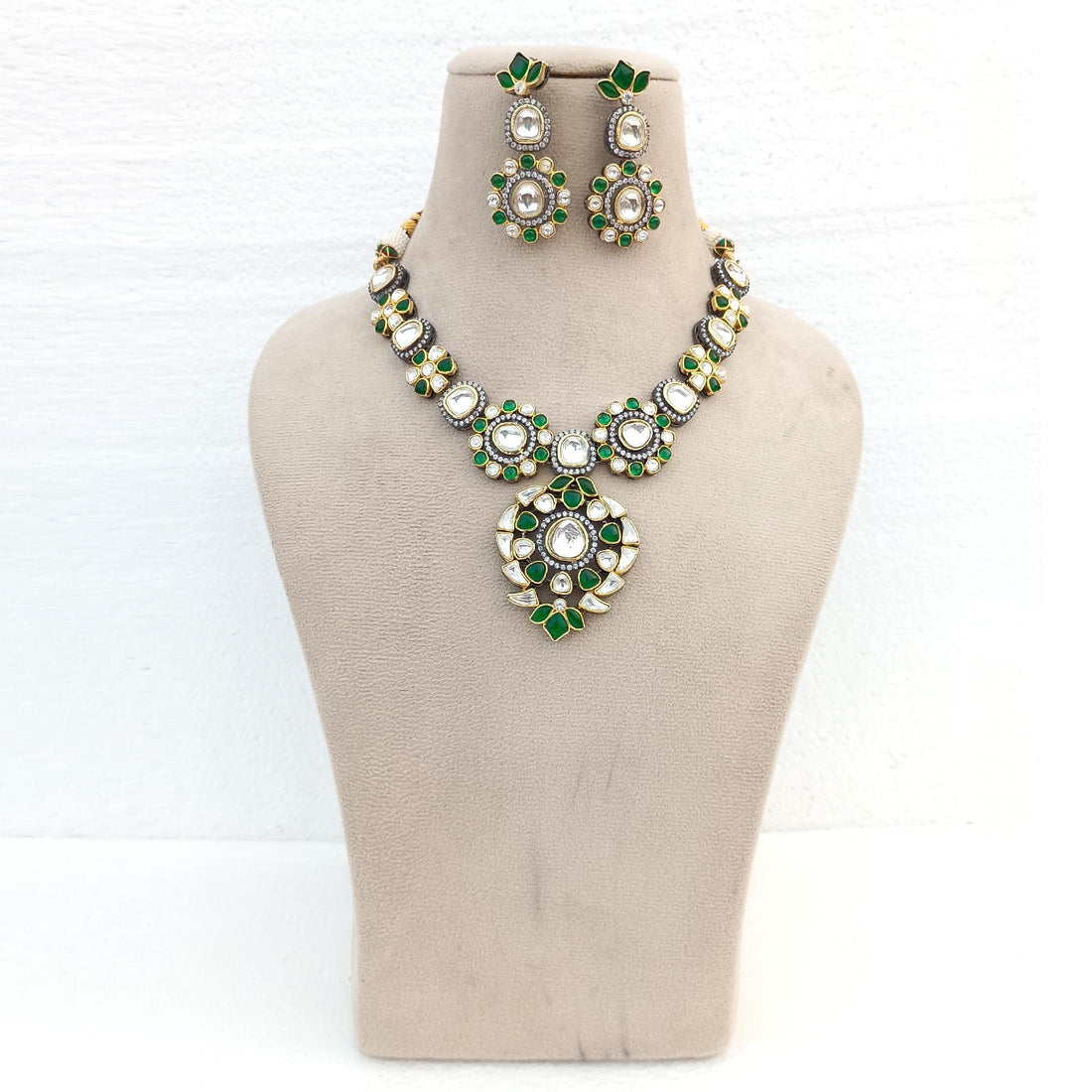 Emerald Polki Diamond Necklace Set | South Indian Bridal Jewelry | Gift For Her | Traditional Necklace  | Wedding Necklace — 2