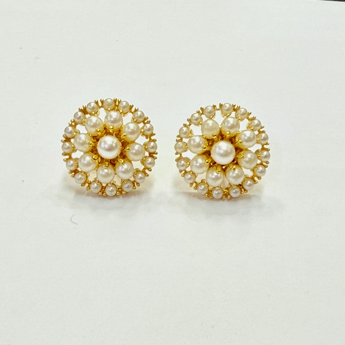 Gold Pearl earring stud, Flower stud earring, Fresh water pearl studs, Dainty Studs Jewelry