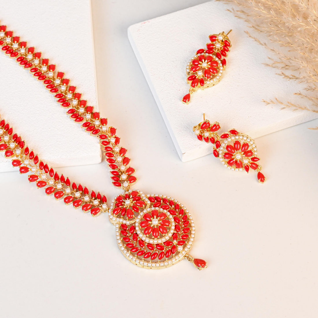 Long Coral & Pearl Necklace Set | 22K Gold Plated Indian Jewelry | Handmade Bridal Necklace | Red Coral Statement Jewelry | Pearl long Haar — 2