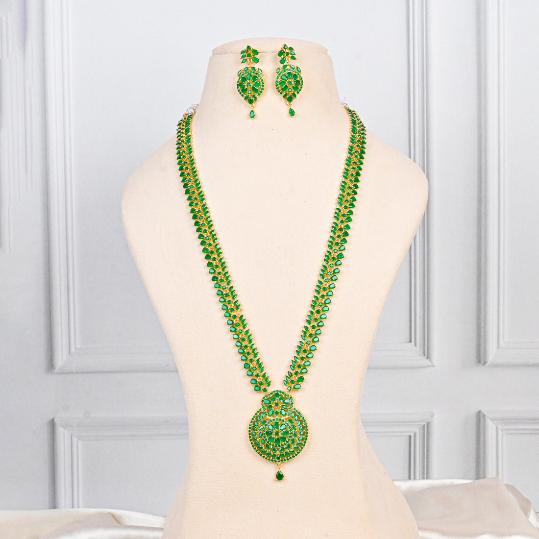 Emerald Green Long Necklace Set | 22K Gold Plated Indian Jewelry | Handmade Bridal Haar | Statement Wedding Set