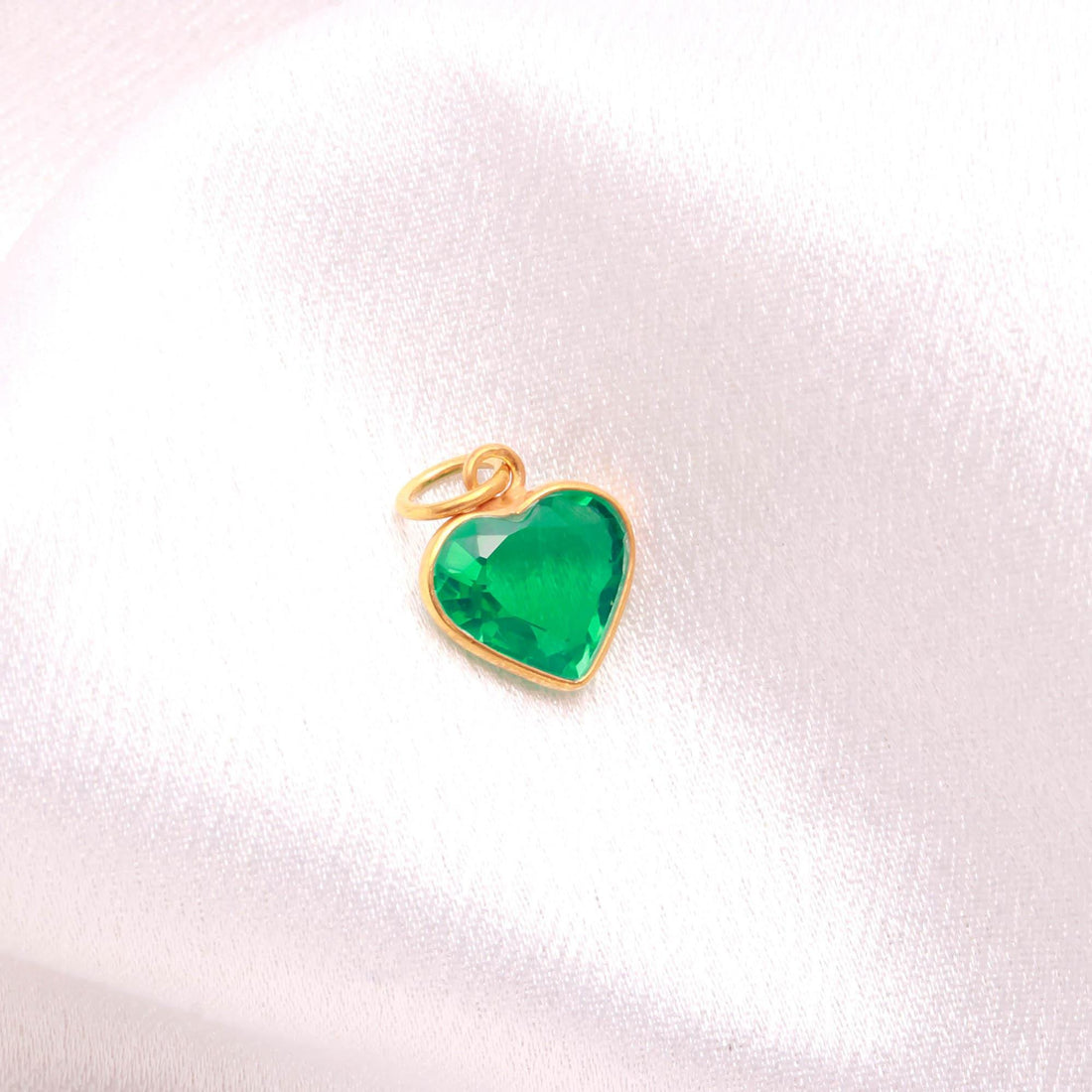 14K Gold Heart Shape Lab Emerald Charm Pendant | Bezel Set Charm | Minimal Elegant Jewelry | Vintage Pendant | Gift For Her | Small Charm — 3