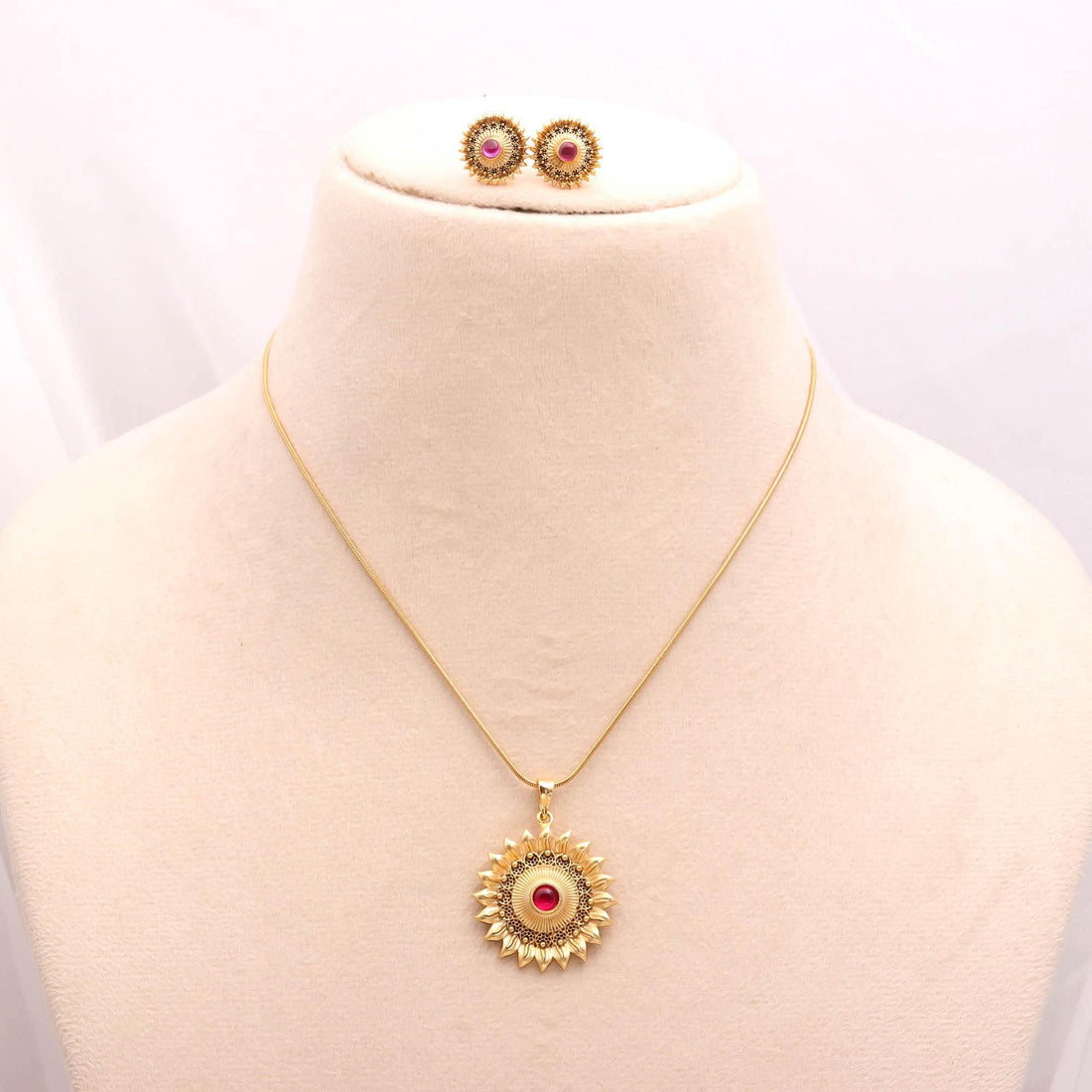 Ruby Sunflower Pendant | 22K Gold Plated Floral Jewelry |Traditional Indian Necklace |Bridal Pendant Jewelry |Wedding Necklace |Gift for Her — 3